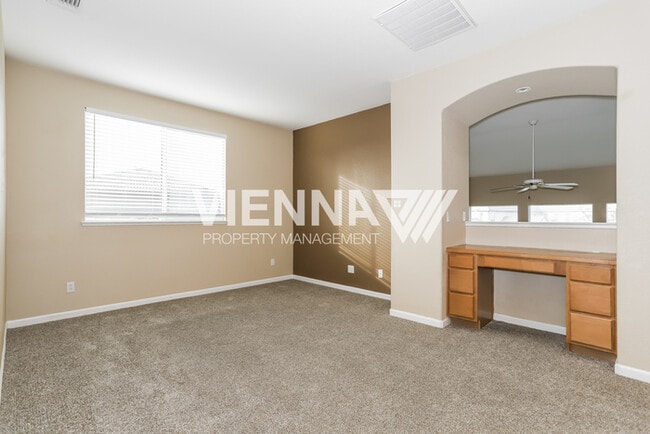 Building Photo - Beautiful 4 Bedroom + Study in Desirable Neighborhood