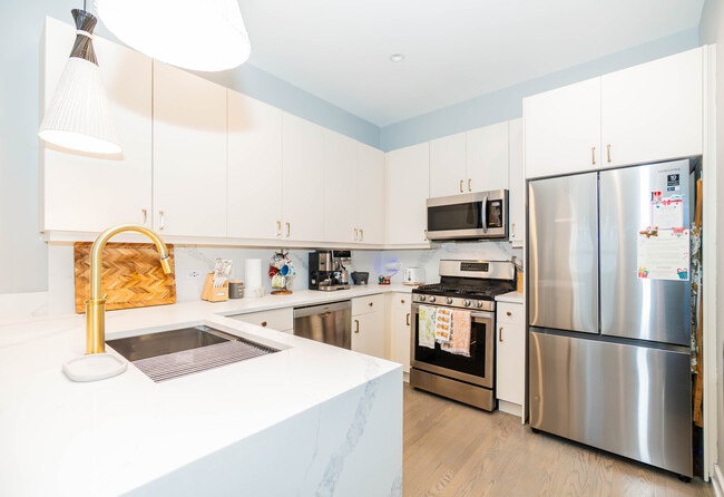 Building Photo - 150 W Superior St