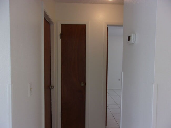Building Photo - 2261 Maximilian Ave