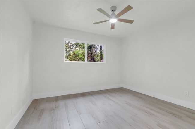 Building Photo - 1602 Pine Oak Dr