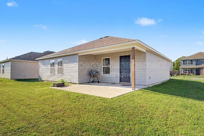 Building Photo - 946 E Sparrow Cir