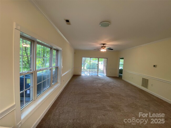 Building Photo - 8642 Coralbell Ln