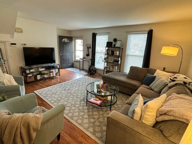 Building Photo - 4803 Magnolia Pl