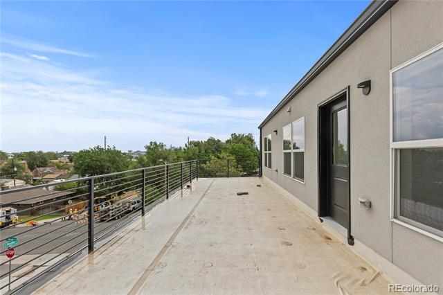 Building Photo - 1400 W Alaska Pl