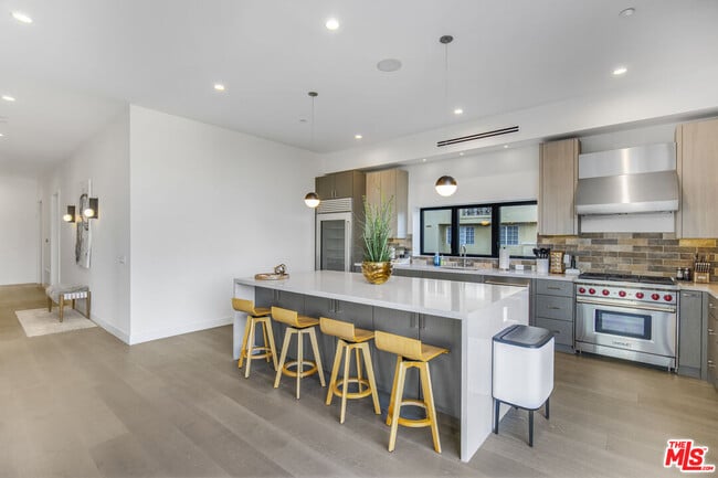 Building Photo - 10563 Ashton Ave