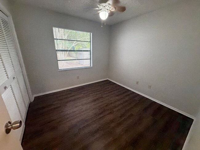 Building Photo - 113 S Deerwood Ave