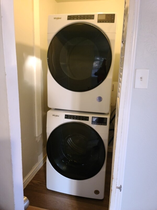 Building Photo - 2539 Hillsboro Ave