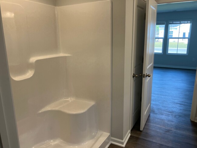 Building Photo - 3 Bedroom 2 Bathroom House- Groves at Sout...