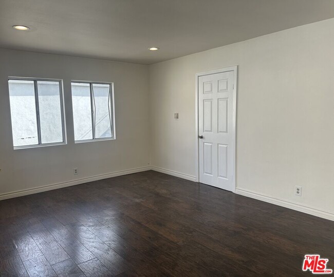 Building Photo - 6607 Brynhurst Ave
