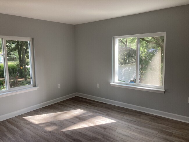 Building Photo - 719 Cypress Dr