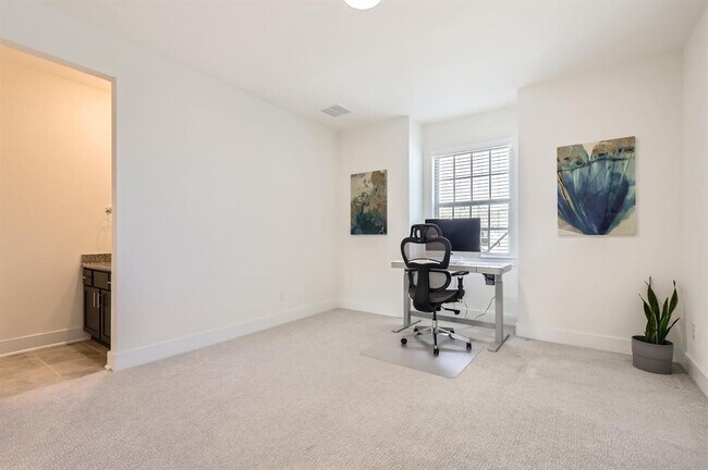 Building Photo - 4912 Risana Bend