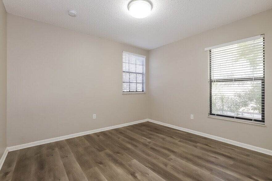 Building Photo - 2416 Kenwick Dr
