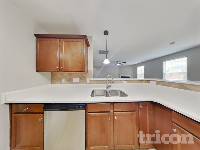 Building Photo - 31 Burr Oak Cir