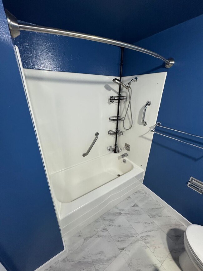 Building Photo - Charming 3 Bed / 2 Bath Ranch on Large Lot – Cul-de-Sac Location – $2,495/mo