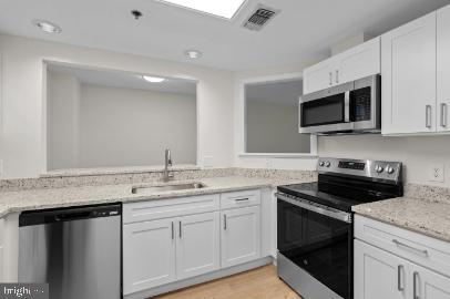 Building Photo - 960 Fell St