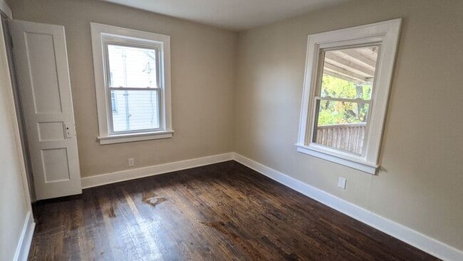 Building Photo - 2 Bed/1 Bath Home in Columbia w/Fence!