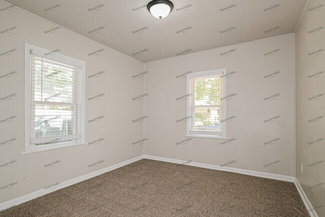 Building Photo - 529 La Motte Ln