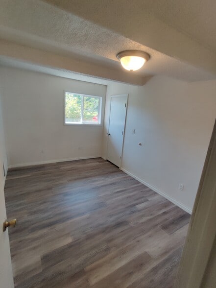 Building Photo - 142 Fields St