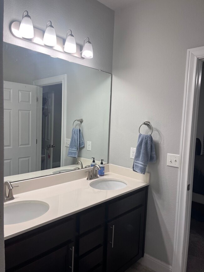 Building Photo - 1005 Boatswain Wy