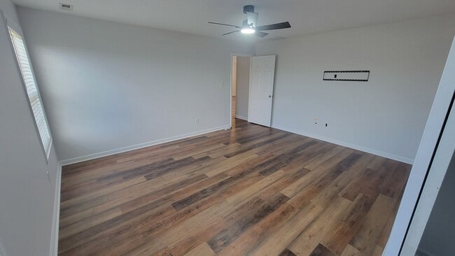 Building Photo - The 5 Bedroom You've Been Looking For!!