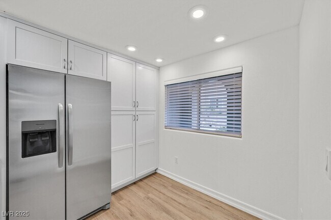 Building Photo - 825 Canterra St