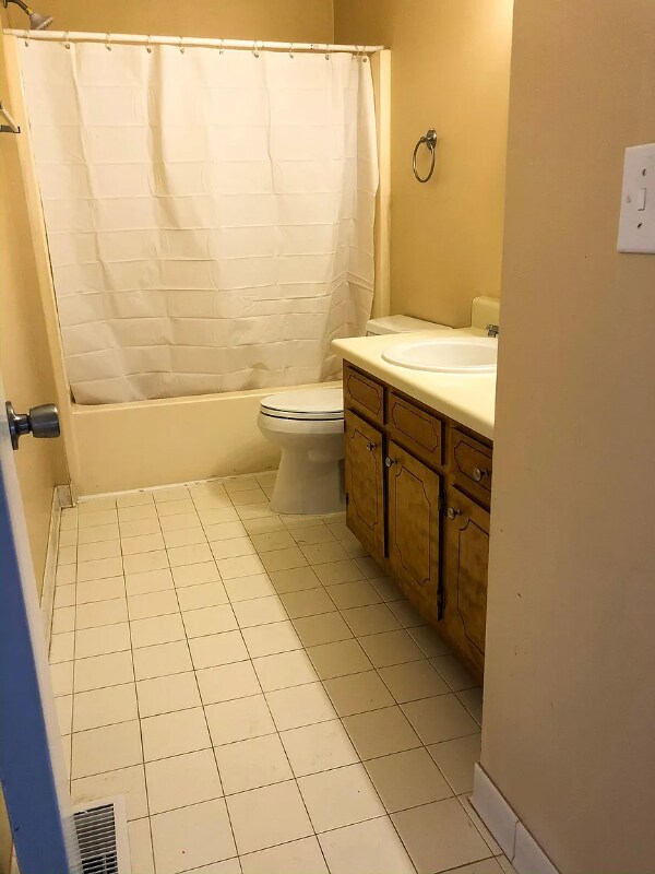 Building Photo - 4 Shore Dr