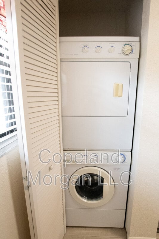 Building Photo - 1000 Cove Cay Dr