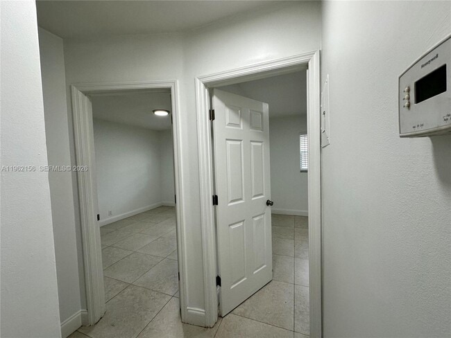 Building Photo - 2640 NE 8th Ave