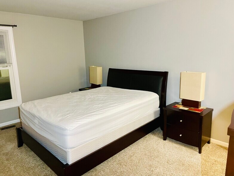 Building Photo - 1734 Valleywood Ct