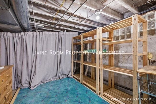 Building Photo - 2614 NE 33rd Ave