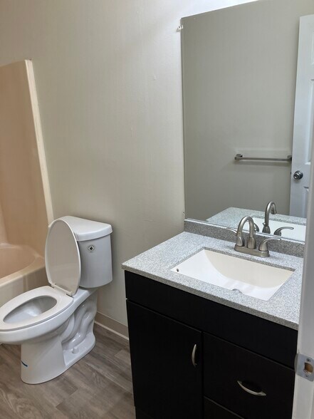 Building Photo - 1235 Todd Ln