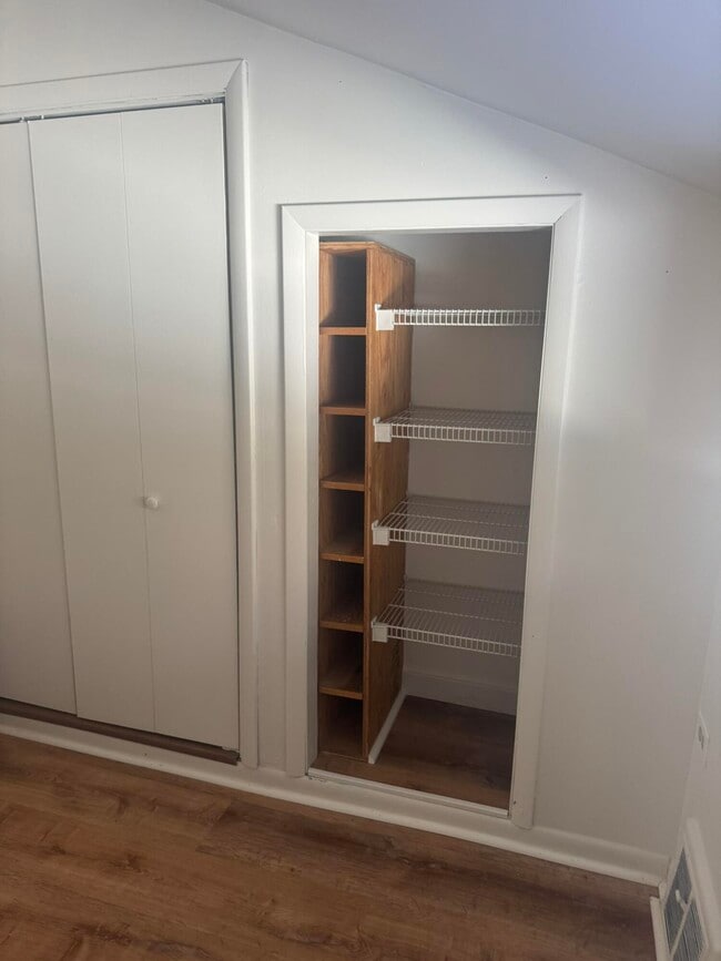 Building Photo - 3079 Pittsview Dr