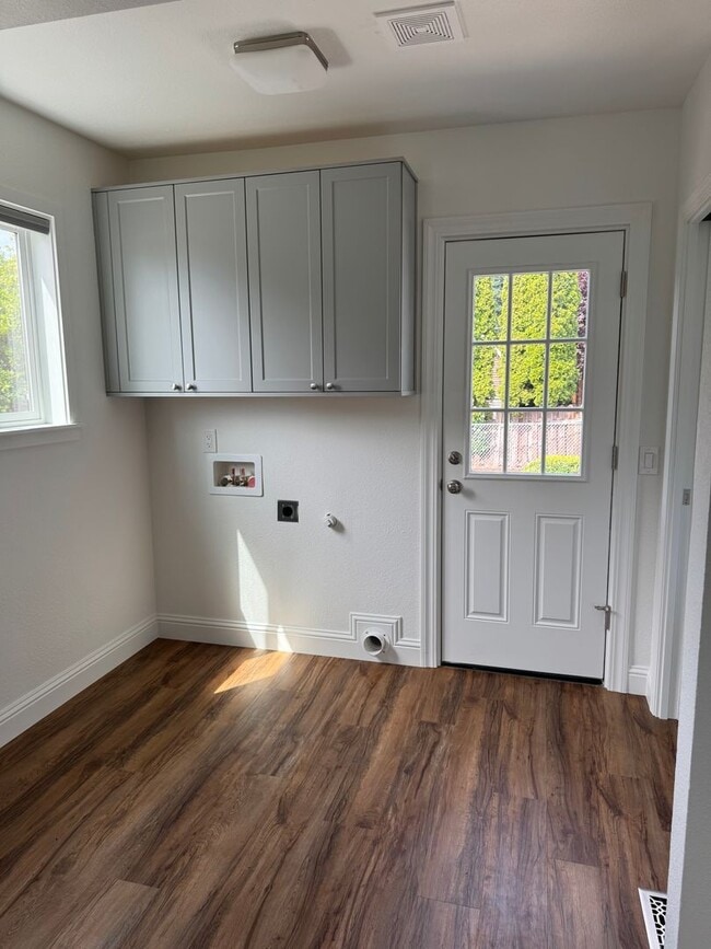 Building Photo - Beautiful newly renovated home on the hill...