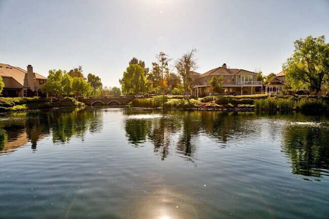 Building Photo - 4 Bedroom Home in the Beautiful Bridgeport Community!