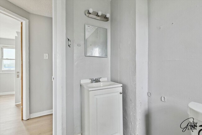 Building Photo - 18330/18332 Kelly Rd - Wise Man Investing LLC
