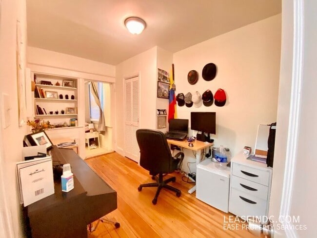 Building Photo - 2517 3rd St NE