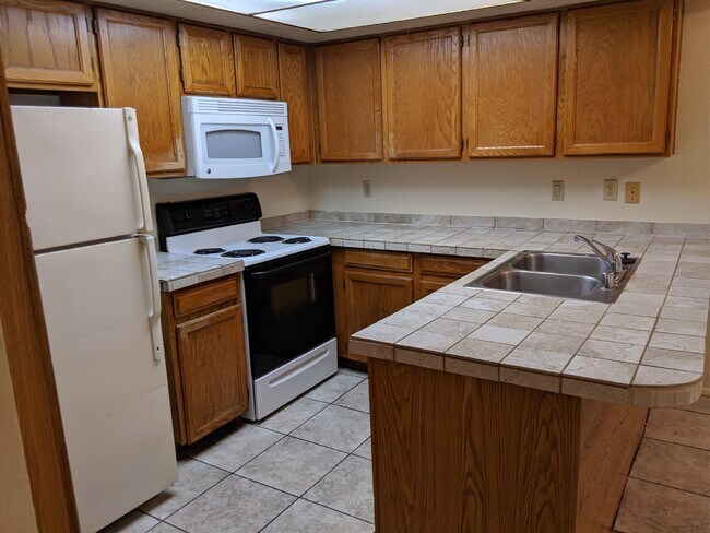 Building Photo - 3 Bedroom Home in Papago! Close to Tempe a...