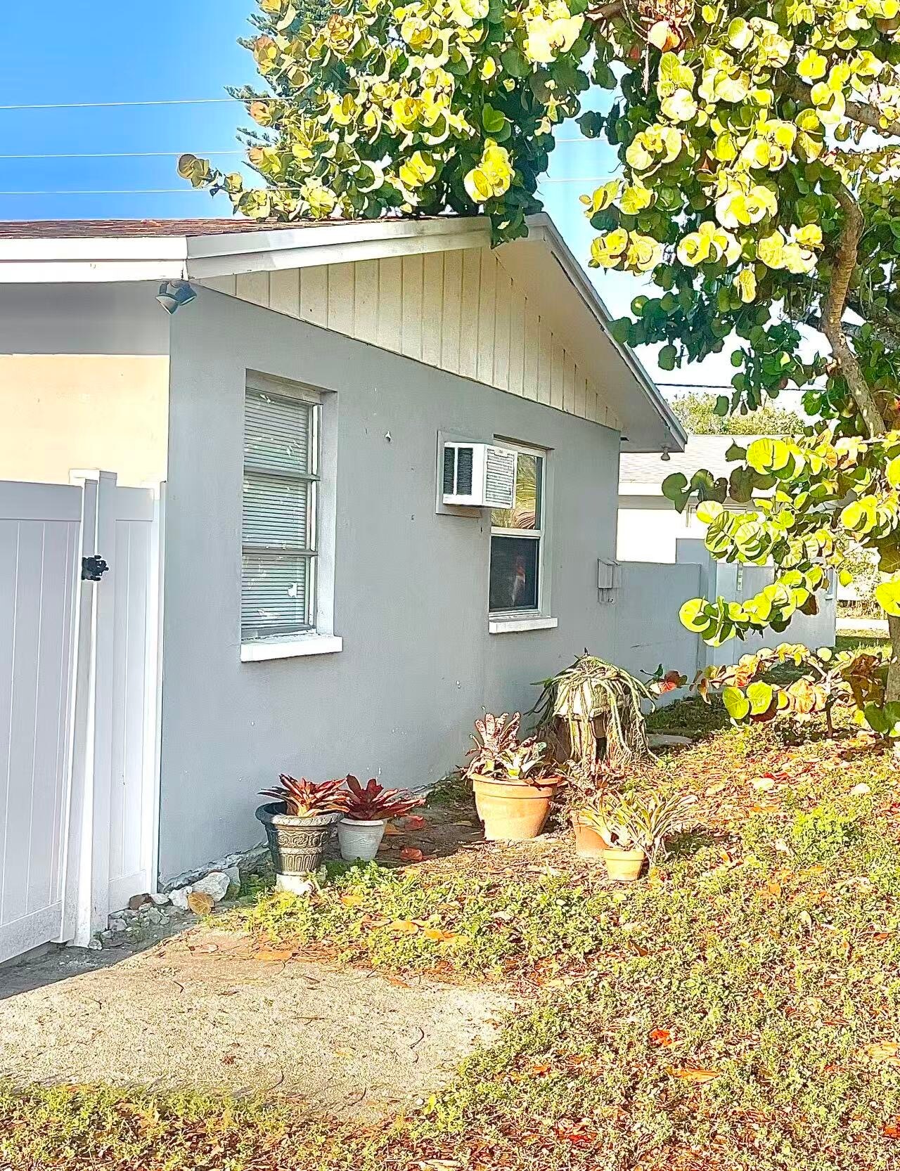 Building Photo - 2408 Linhart Ave