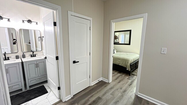 Building Photo - 2813 Mead Rd