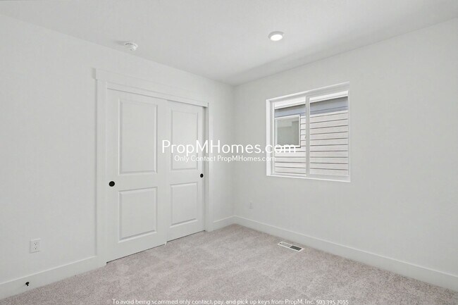 Building Photo - 14560 NW Lazarus Ln