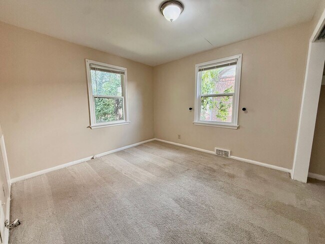 Building Photo - 2650 Cedarbrook Dr