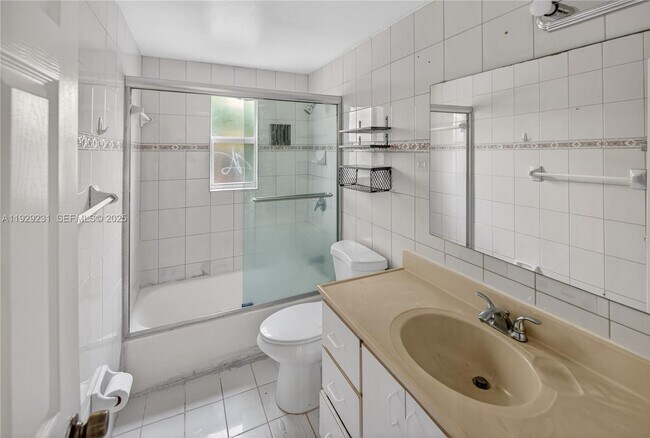 Building Photo - 1220 Marseille Dr