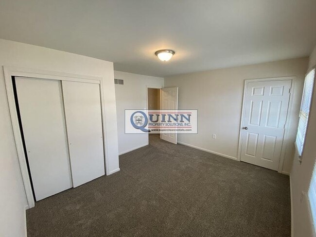 Building Photo - 124 E Village Rd