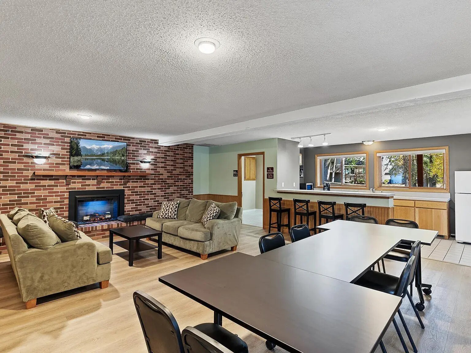 Community Party Room - 10630 Rockford Rd