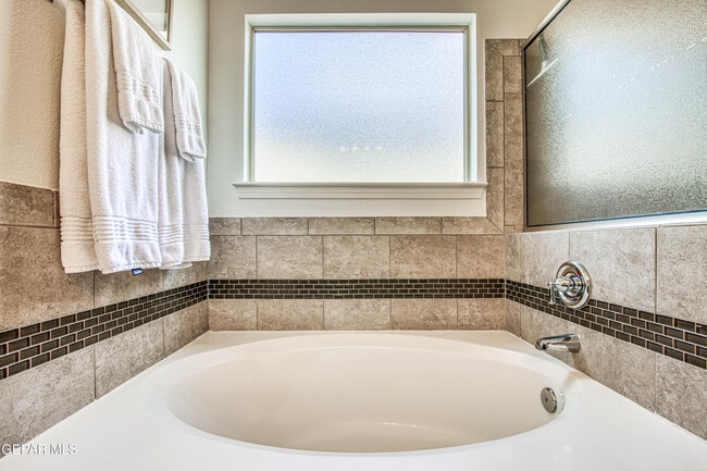 Building Photo - 7517 Red Cedar Dr