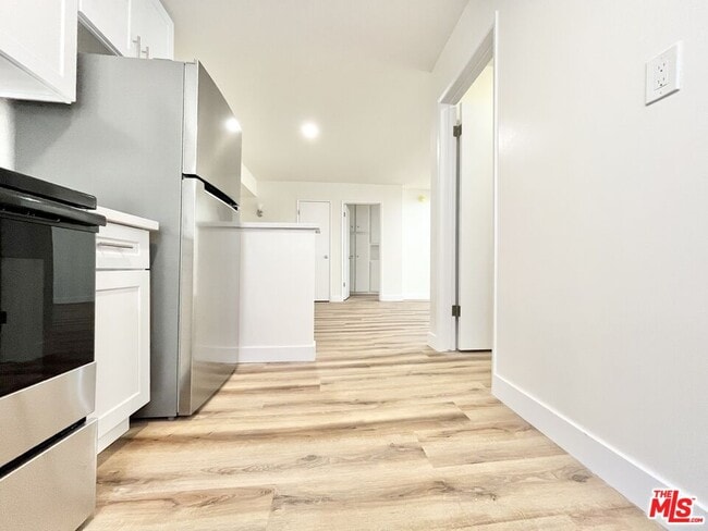 Building Photo - 1784 N Sycamore Ave