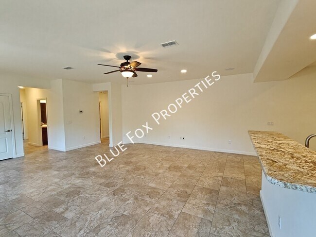 Building Photo - 12812 N Camino Vieja Rancheria