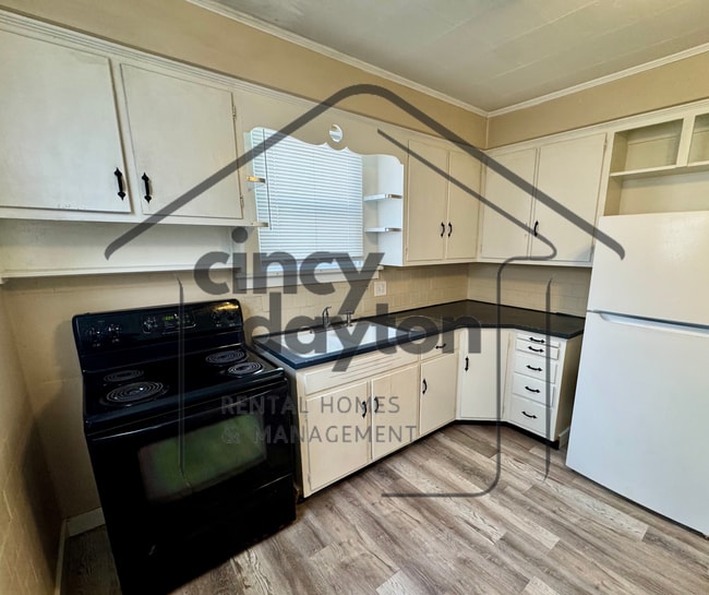 Building Photo - 110 N River St