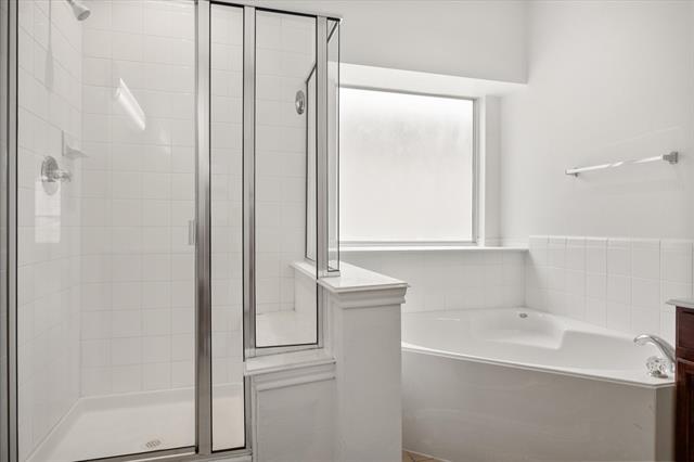 Building Photo - 4208 Glen Garden Dr