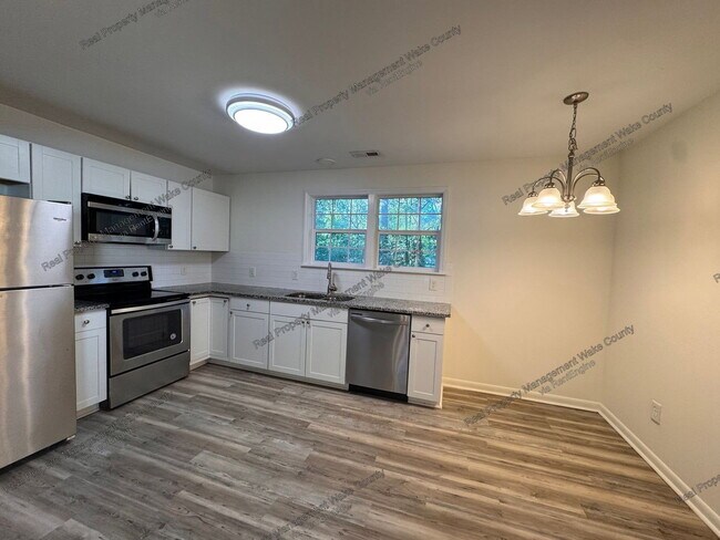 Building Photo - 612 Essington Pl